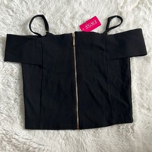 Black shelly cold shoulder crop top